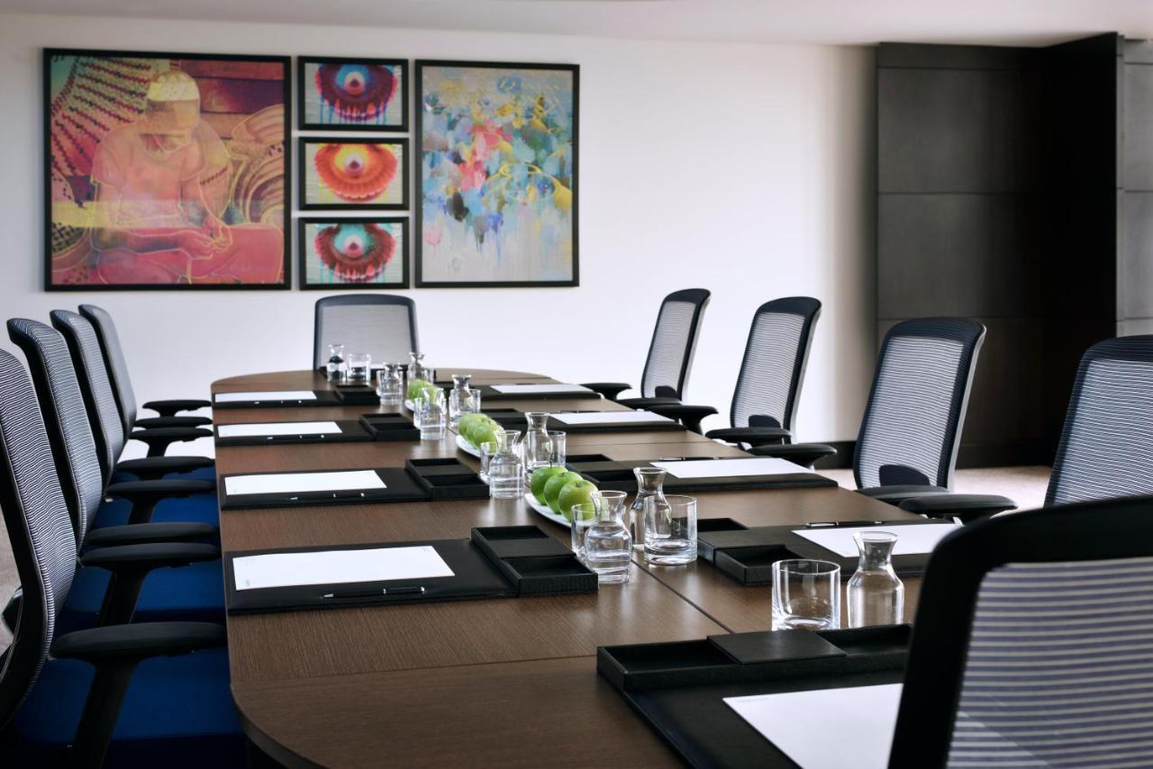 Voco - Riyadh, An Ihg Hotel - فندق فوكو الرياض, احدى فنادق مجموعة إنتركونتيننتال Eksteriør billede A boardroom at a hotel
